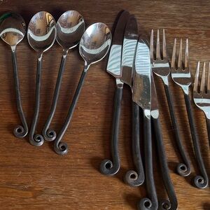 Vintage POTTERY BARN FIDDLEHEAD - FERN Black Iron Stainless Steel Flatware 20pcs